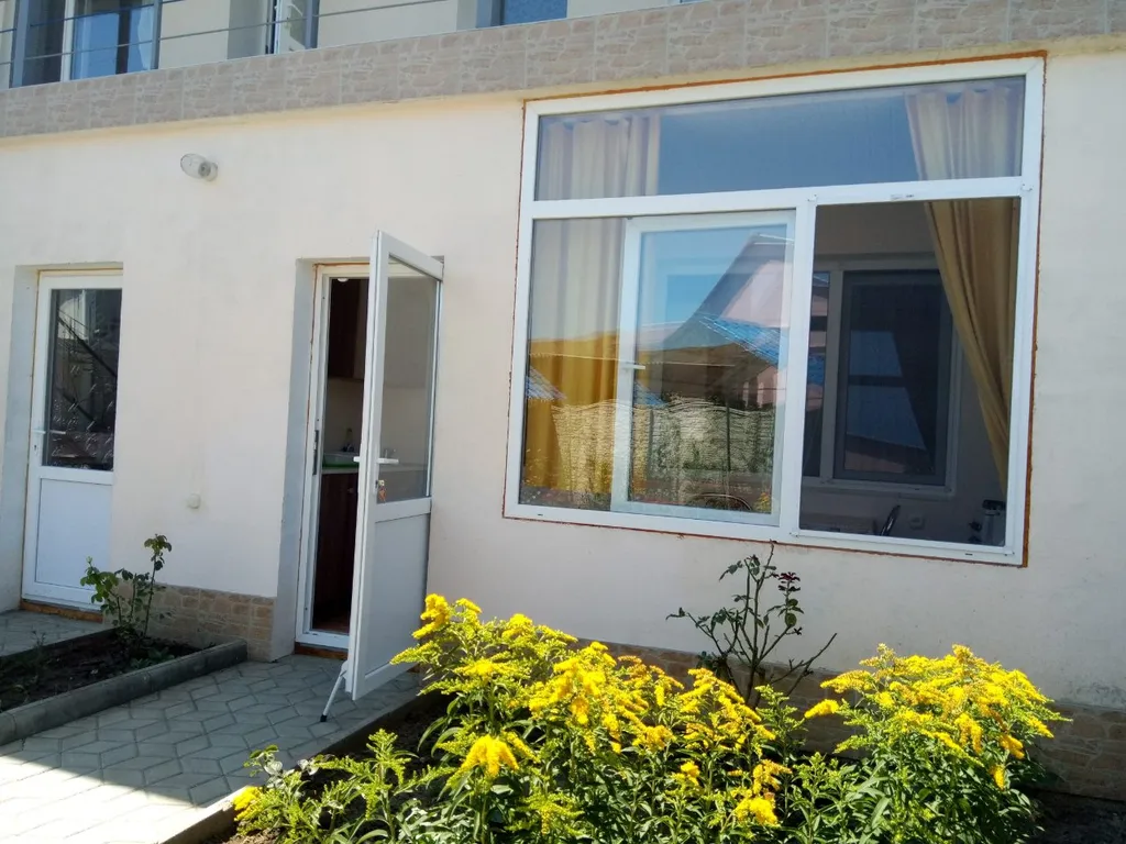 Квартира Квартира Семейный номер с кухней в доме с бассейном — Судак