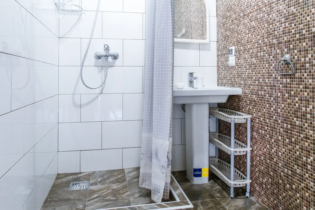 Дом в тени многолетнего дуба