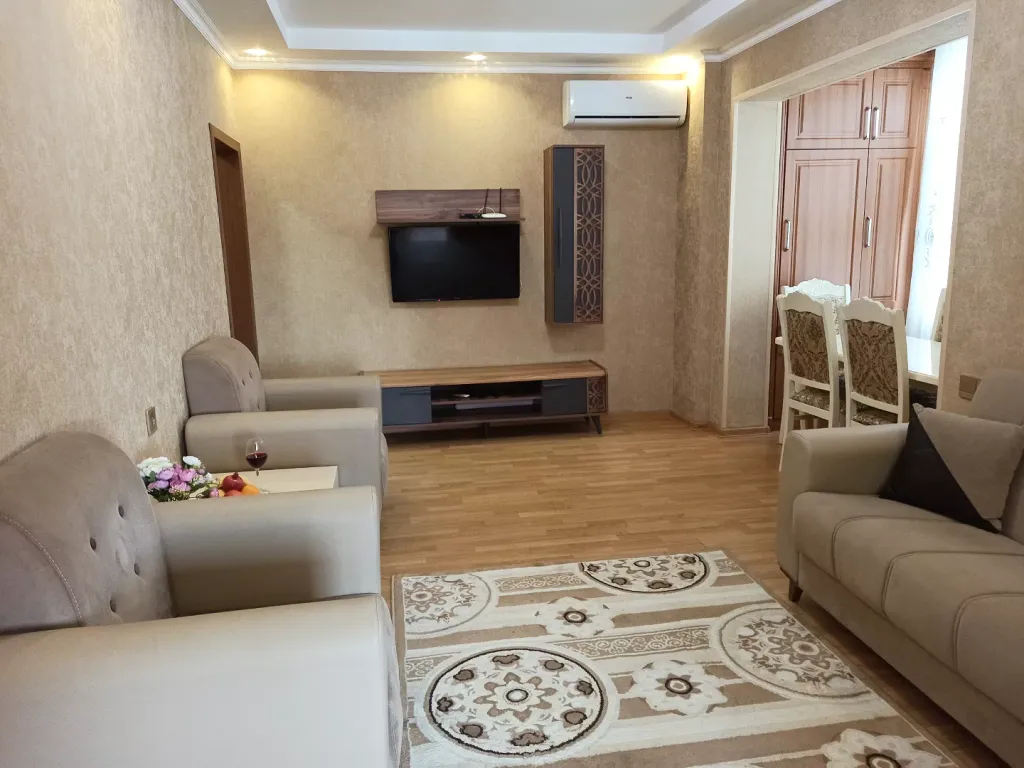 Квартира в 1 минуте от метро Кара Караева