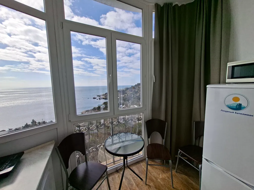 Лазурный Батилиман в 150 метрах до пляжа