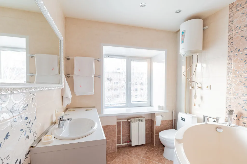 Двухкомнатная квартира с большой ванной у центра города