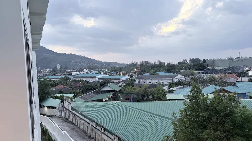 Замечательная квартира у пляжа Камала с бассейной и спортзалом