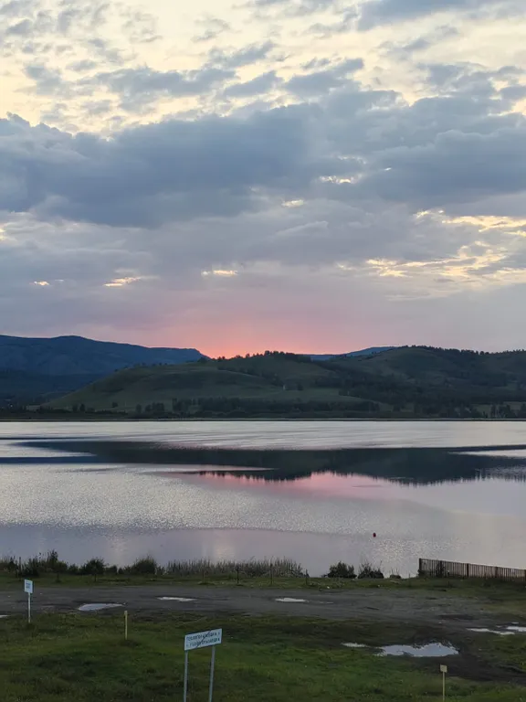 Квартира-студия с видом на озеро и горы