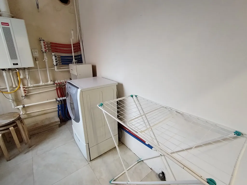 Уютный дом у реки