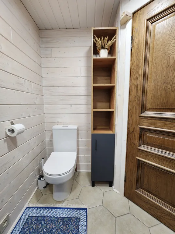 Дом с бассейном, в деревне