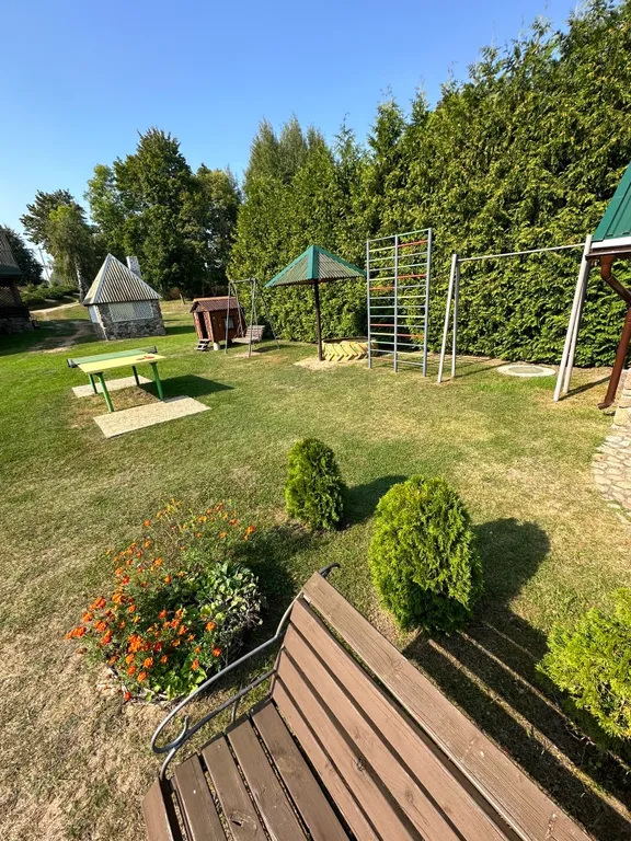 В большом доме 1/2 часть первого этажа