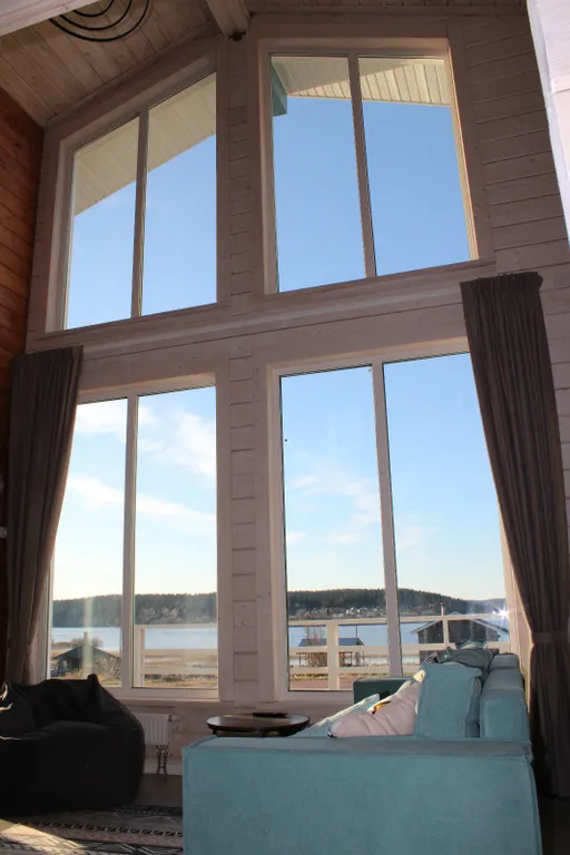 Большой дом с видом на озеро, 3 спальнями, сауной и детской площадкой