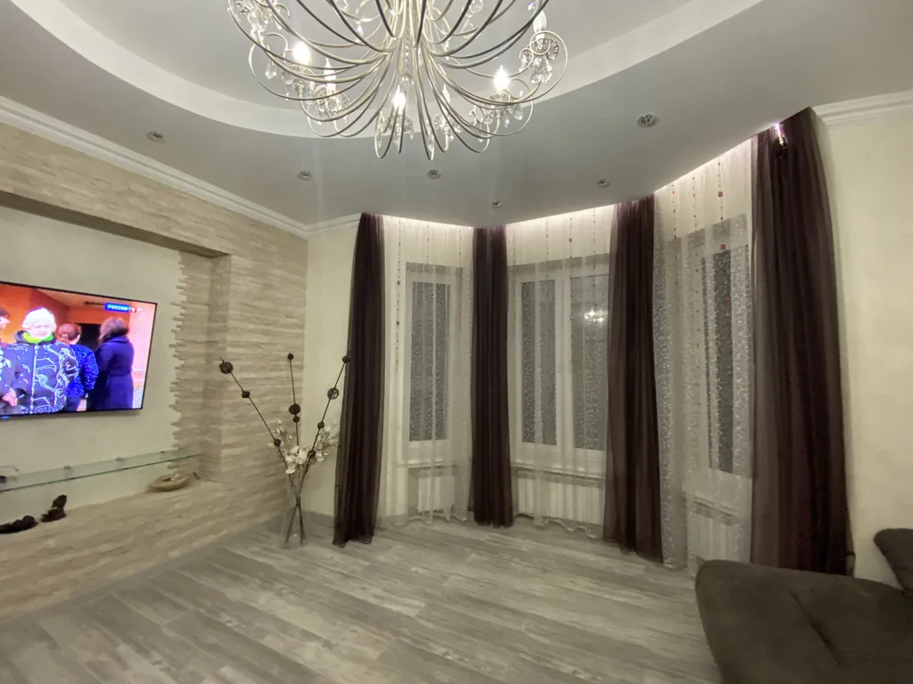 Дом с бассейном в лесу