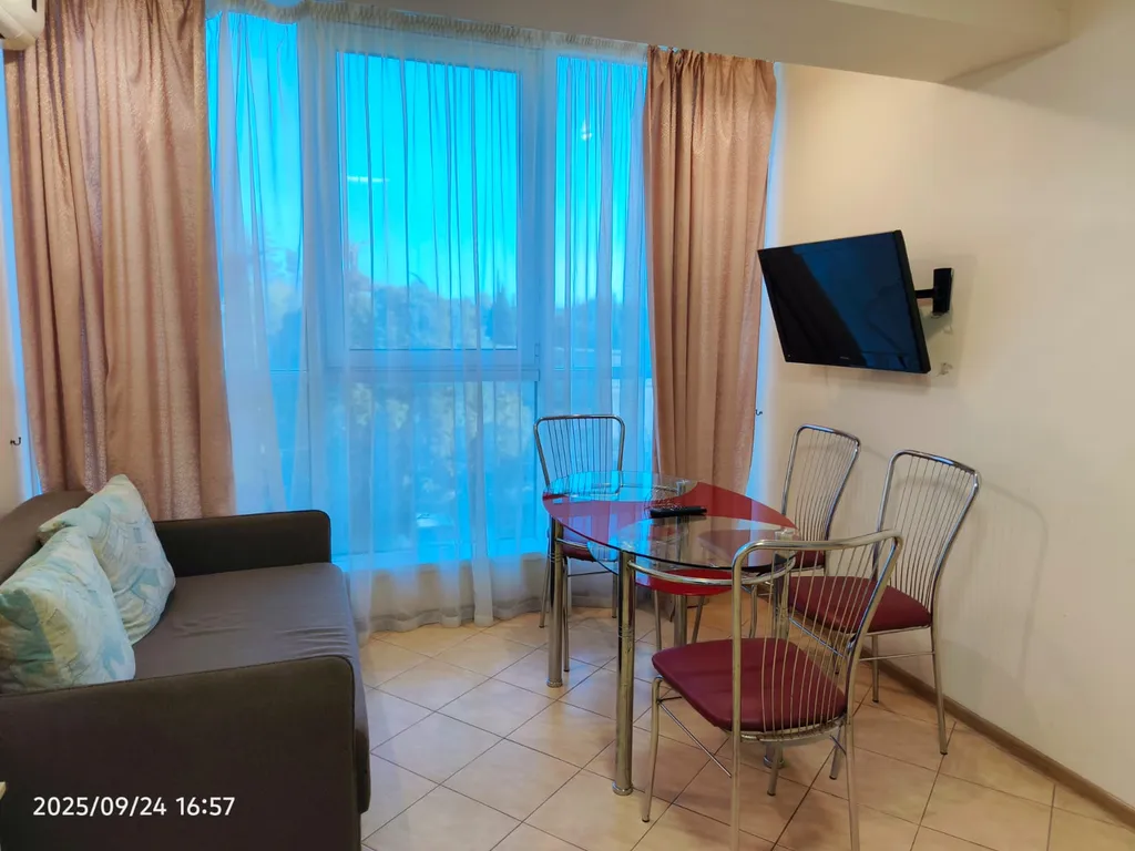 Светлая квартира с хорошим ремонтом в новом доме