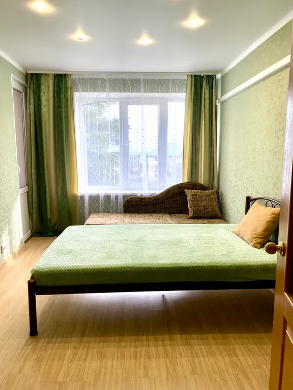 Трёхкомнатная квартира с видом на горы и с индивидуальным двориком