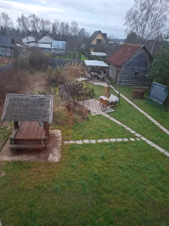 Большой дом с баней рядом с водой