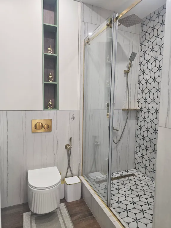 Уютный апартамент в центре с балконом и видом на горы лес