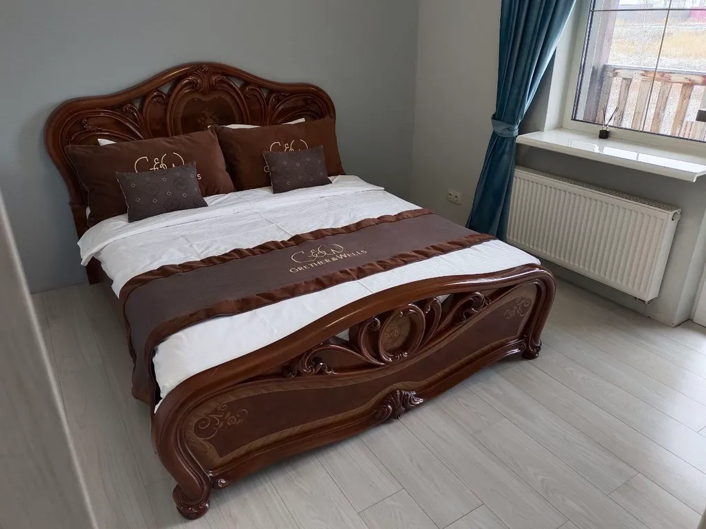 Большой уютный дом с камином