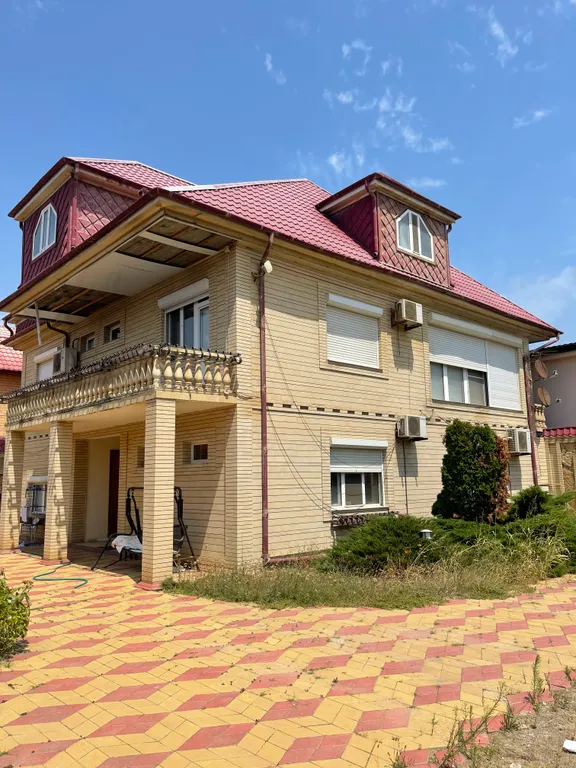 Часть дома с отдельным входом в 3 минутах от моря для большой компании