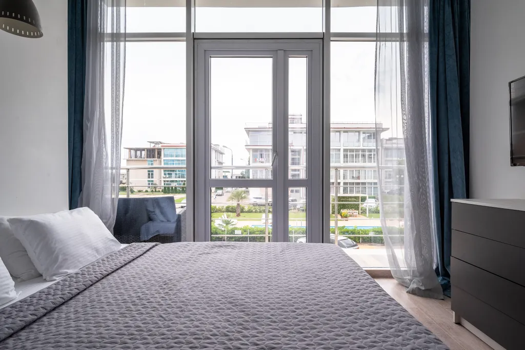 Четырехкомнатная восьмиместная квартира рядом с морем