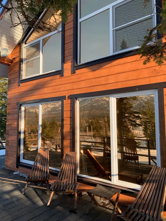 Дом из кедра, с видом на горы