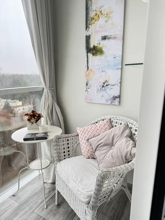 Курортная квартира с питерской атмосферой-лес, озеро, Москва.