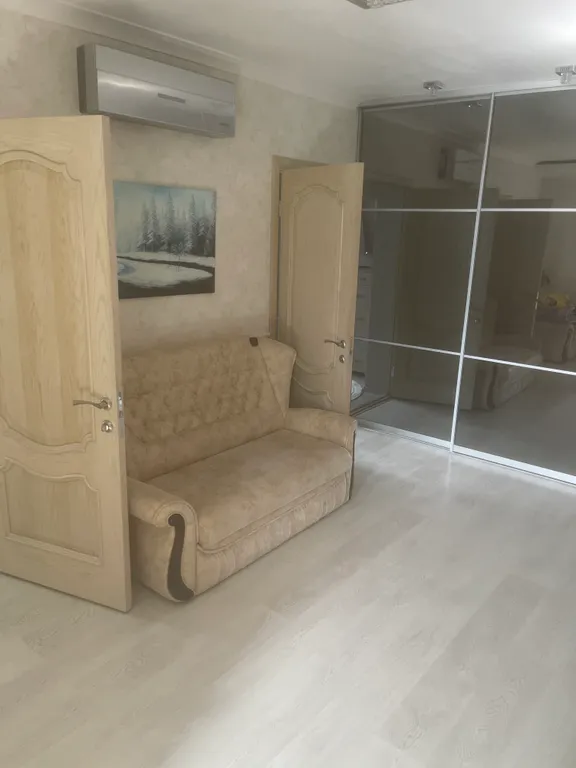 Дом с двориком для вас и парковка