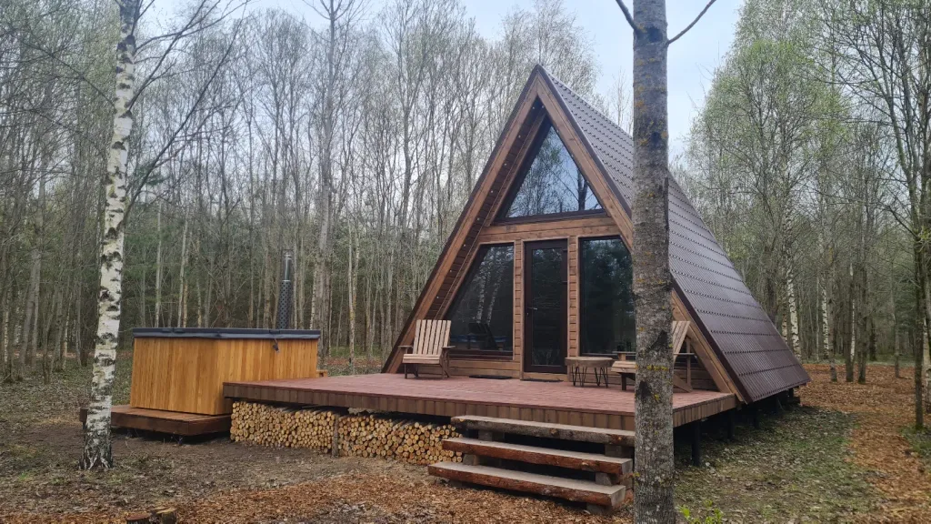 Коттедж Домик в лесу Медвежья берлога — аренда посуточно в Псков