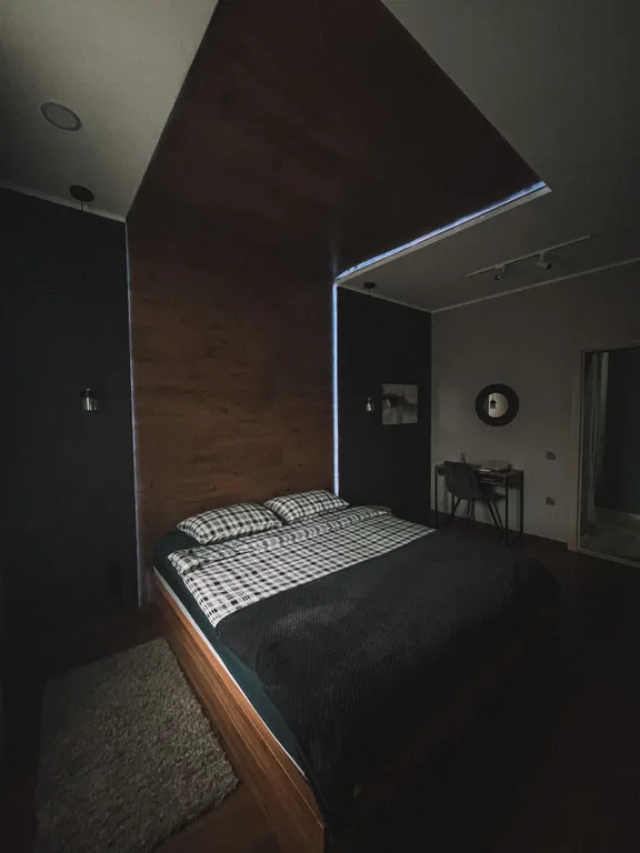 Комфортная квартира с огромной кроватью и матрасом Askona