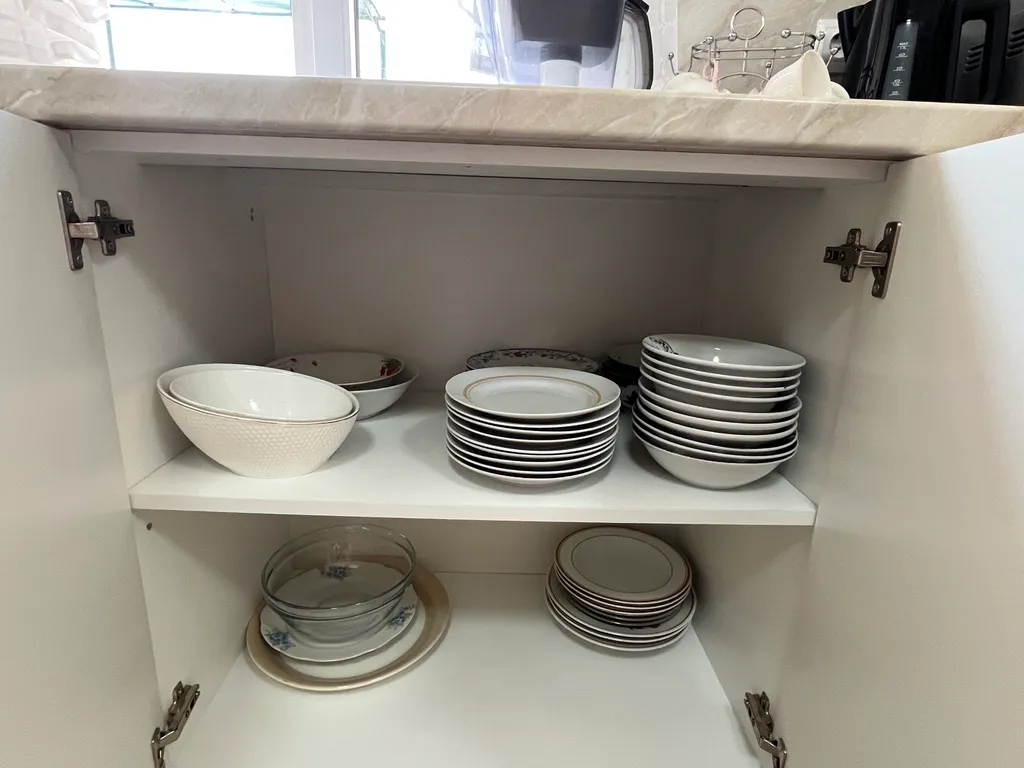 Двухэтажный дом с бассейном