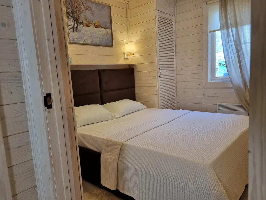 Деревянный дом в деревне дача фермера