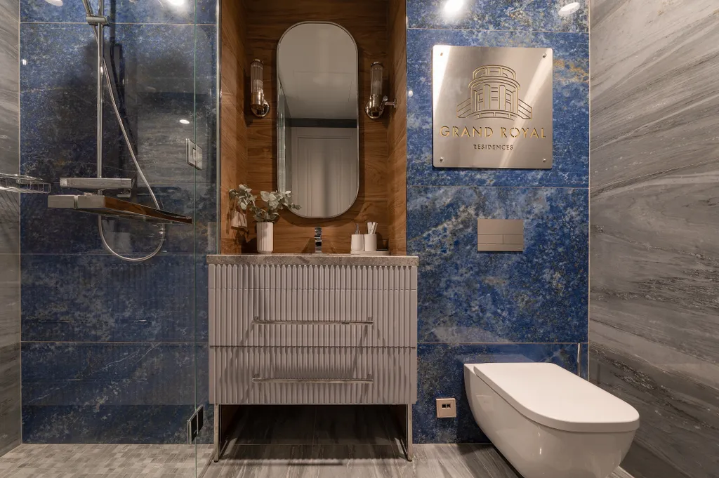 Апартамент люкс с балконом Королевский Вид