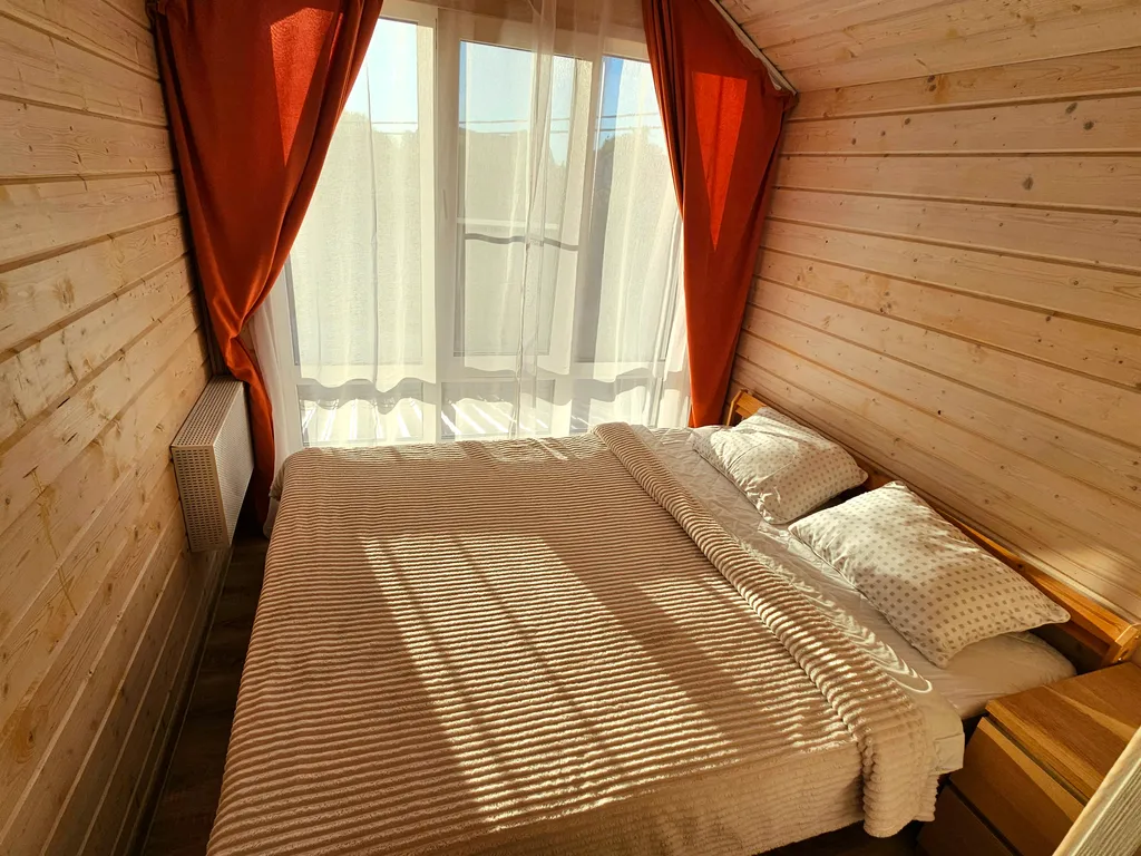 Коттедж Дом с баней и горячим чаном рядом и Игорой 2 — Снегиревка