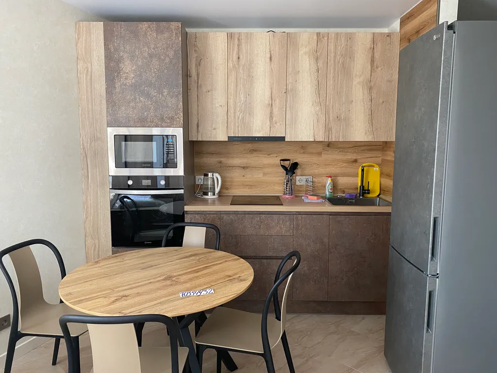 Двухкомнатные апартаменты в новостройке с витражным балконом