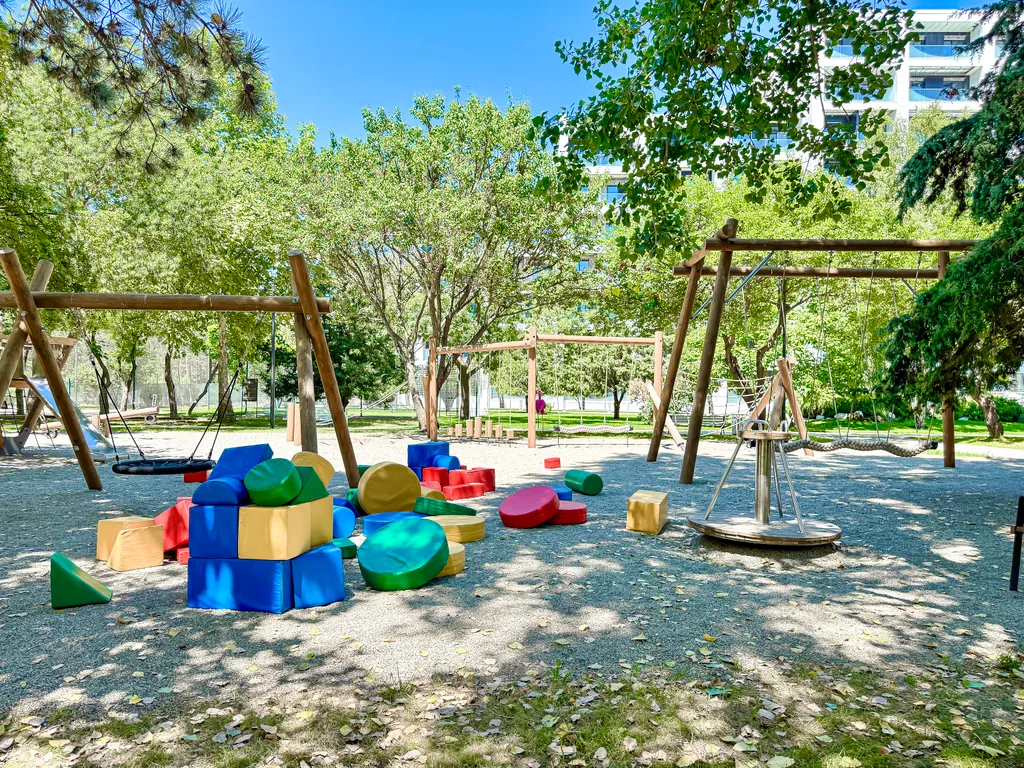 Квартира Квартира Студия в апарт-отеле с бассейном, собственным песчаным пляжем, парком — Анапа