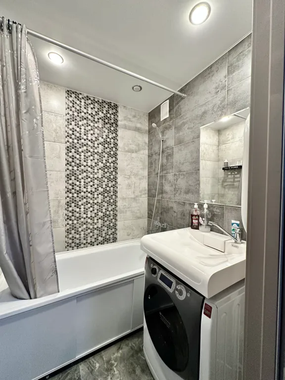 Квартира рядом с Ледовым дворцом Кристал, центр города