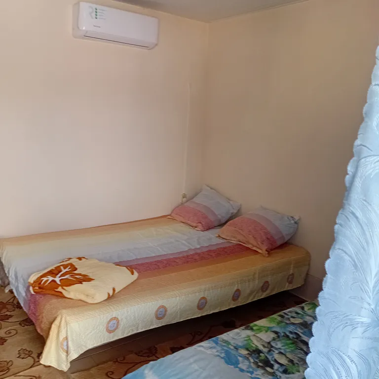 4 местный номер с кондиционером, душем, телевизором