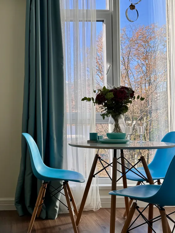 Дизайнерская квартира и бассейн на территории комплекса