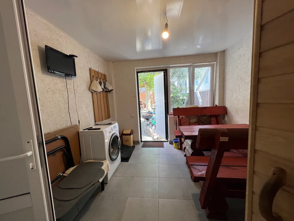 Дом с бассейном и баней