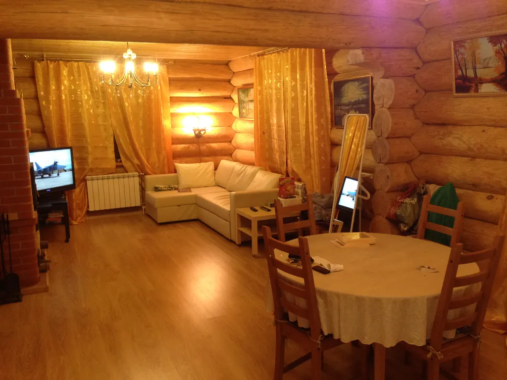 Уютный, бревенчатый дом