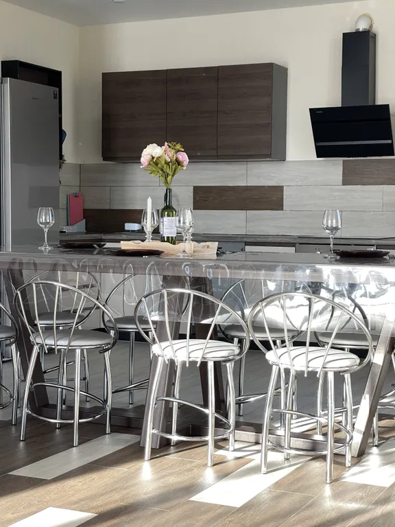 Дом с подогреваемым бассейном и 5 спальнями