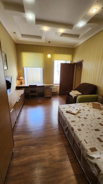 Дом с отдельным двором рядом с Театральной площадью