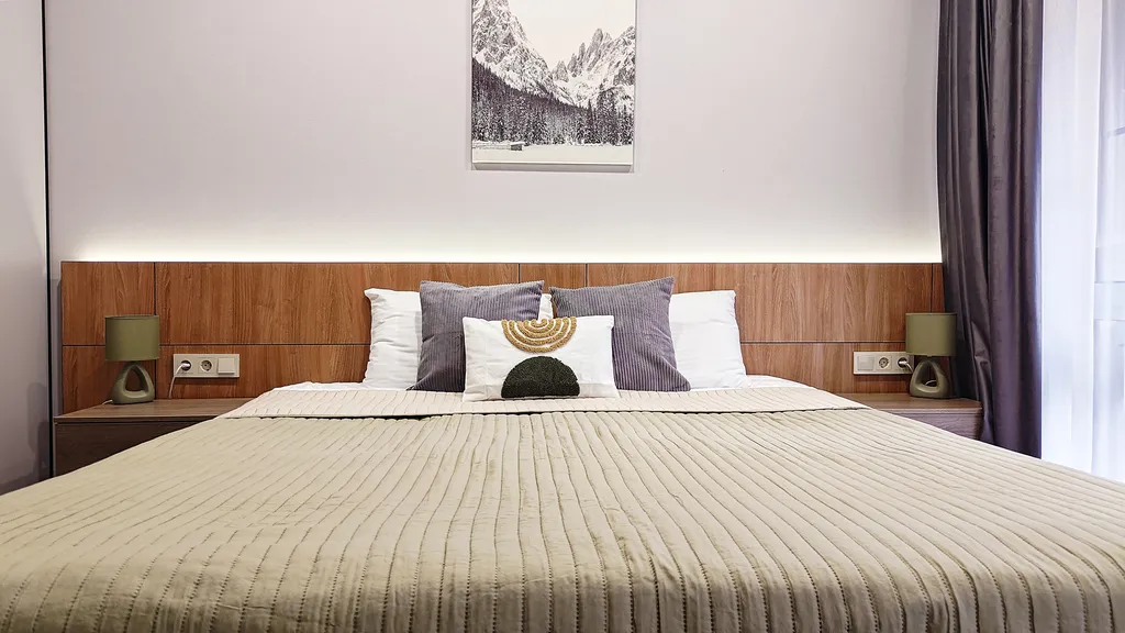 Студия с балконом вблизи гор