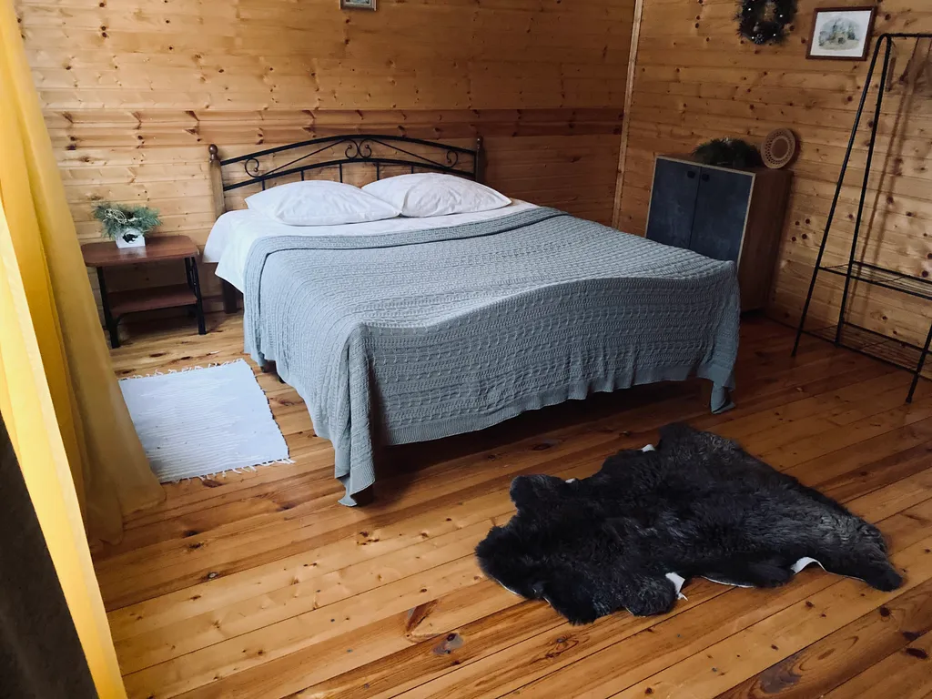 Берлога люкс, коттедж с банным чаном для отдыха с видом на лес и скалы