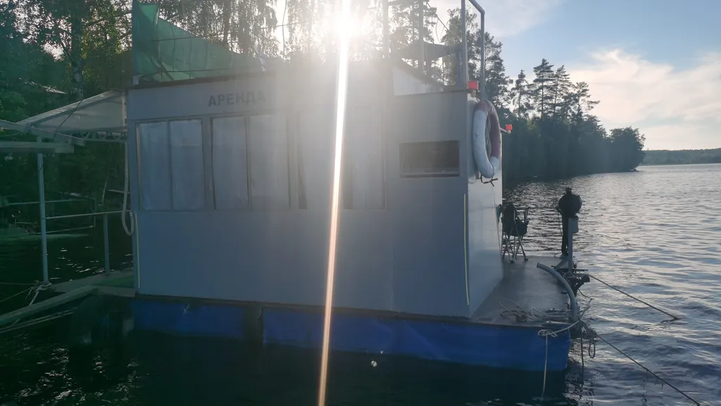 Хаусбот жилой плот