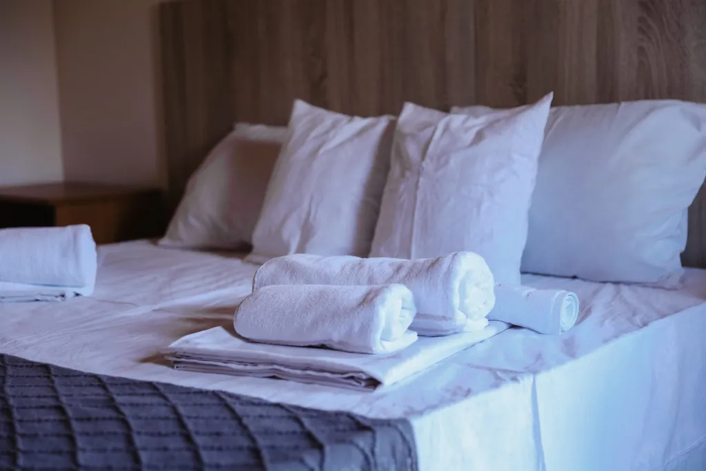 Двухместный номер с 2 отдельными кроватями эконом и общим санузлом