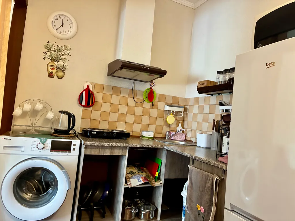 Уютная комната в частном доме со своим двором