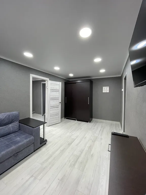 Компактная двушка в балконом и видом на сквер в районе АЭТЗ