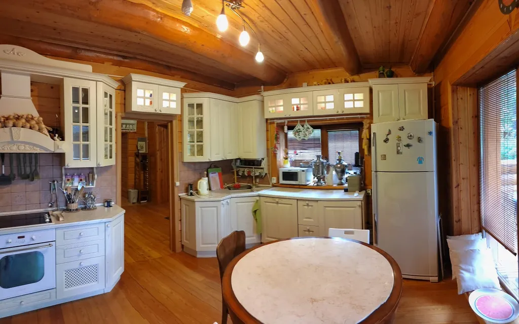 Коттедж Дом для отдыха в живописном месте — Луга