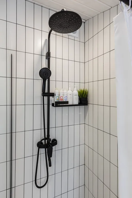 Новый панорамный дом с лесом на участке