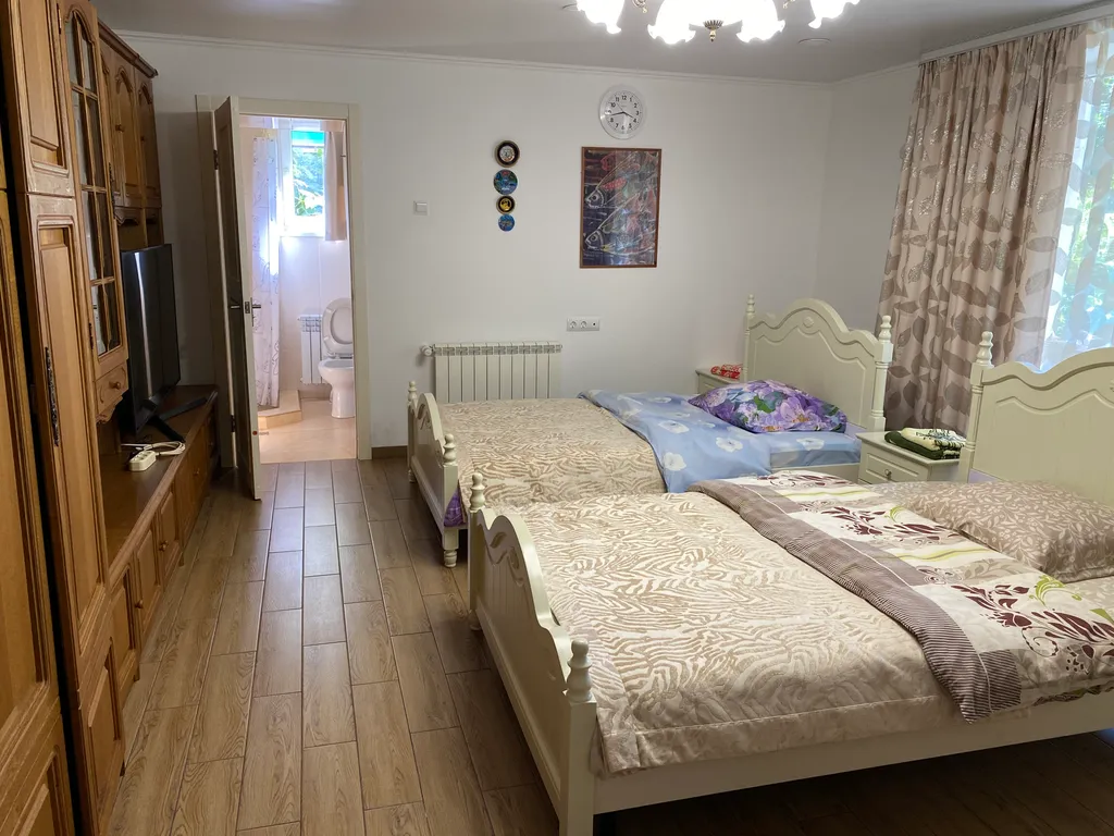 Квартира Квартира Большой улучшенный номер в коттедже с отдельным входом со двора — Краснодар