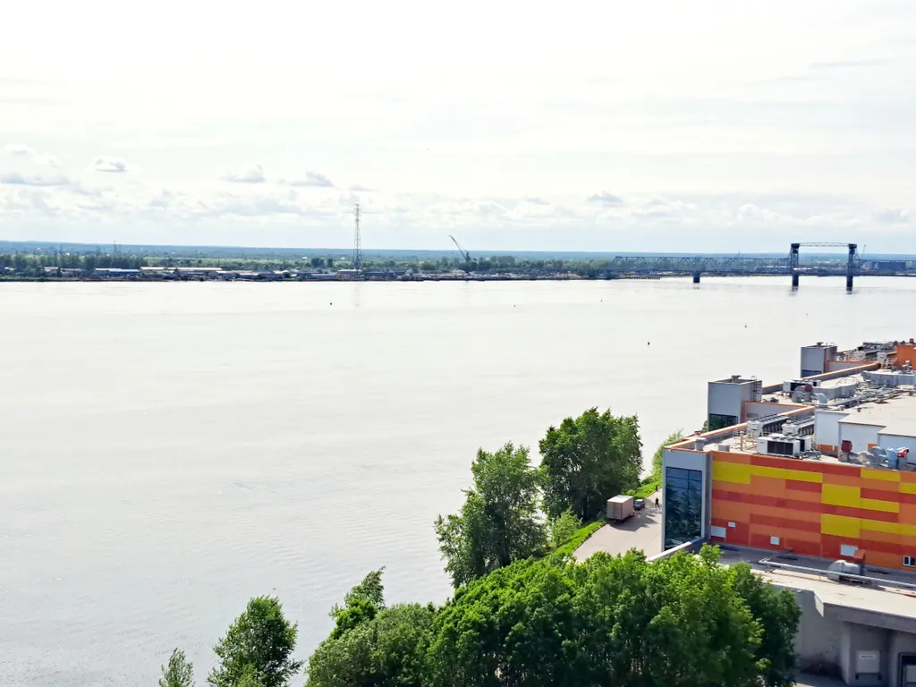 Студия с видом на Северную Двину