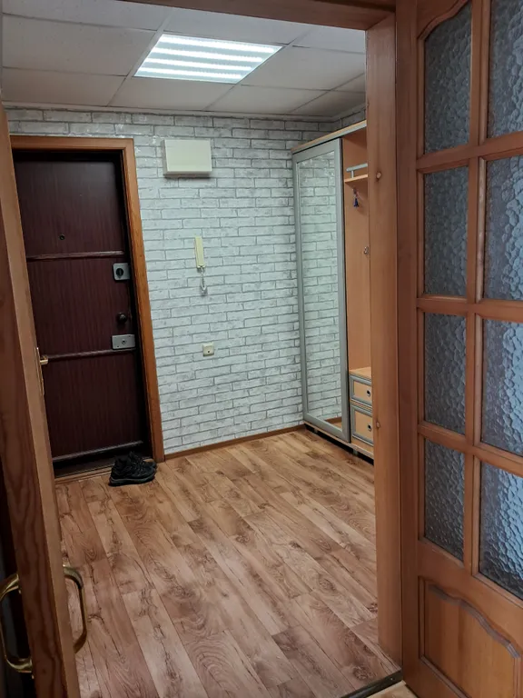 Просторная 2-комнатная квартира со свежим ремонтом недалеко от въезда.