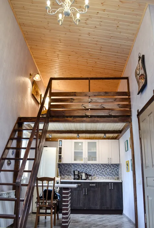 Уютная студия с балконом в центре