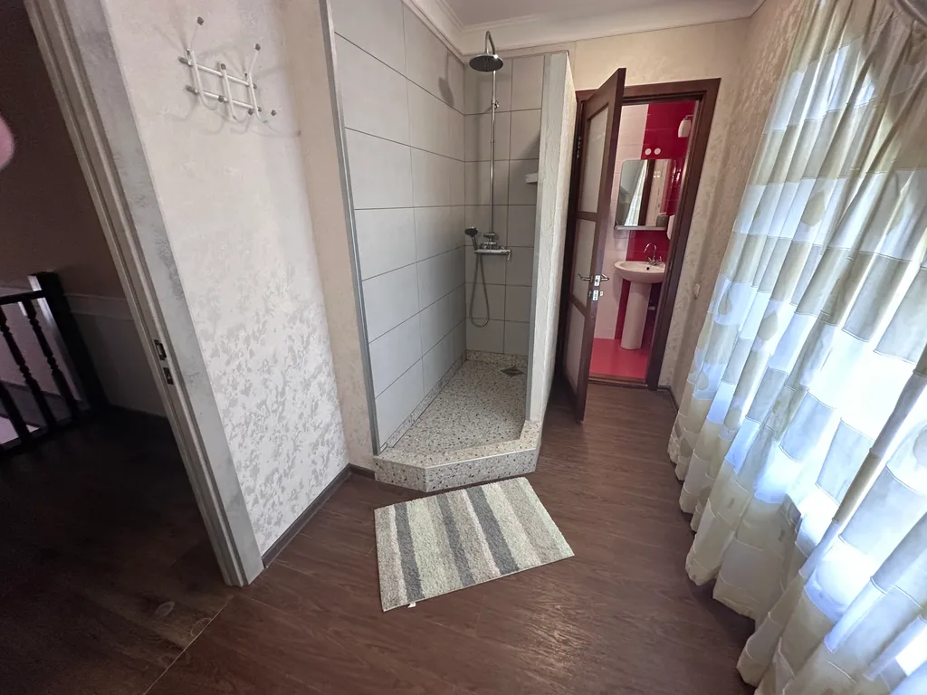 С бассейном на пляже